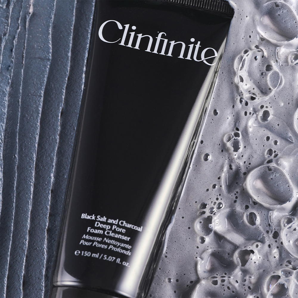 Espuma limpiadora de poros profundos con sal negra y carbón vegetal