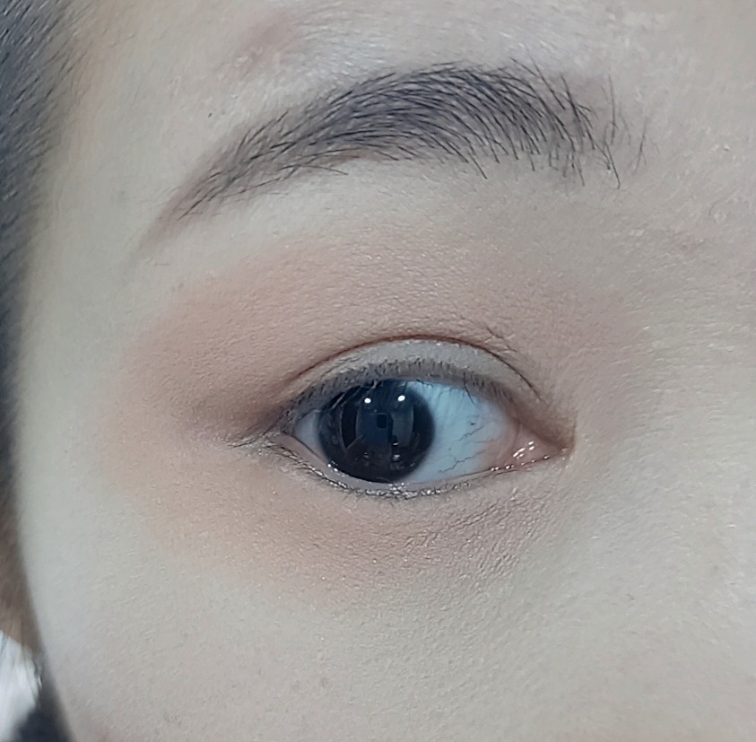 눈 발색