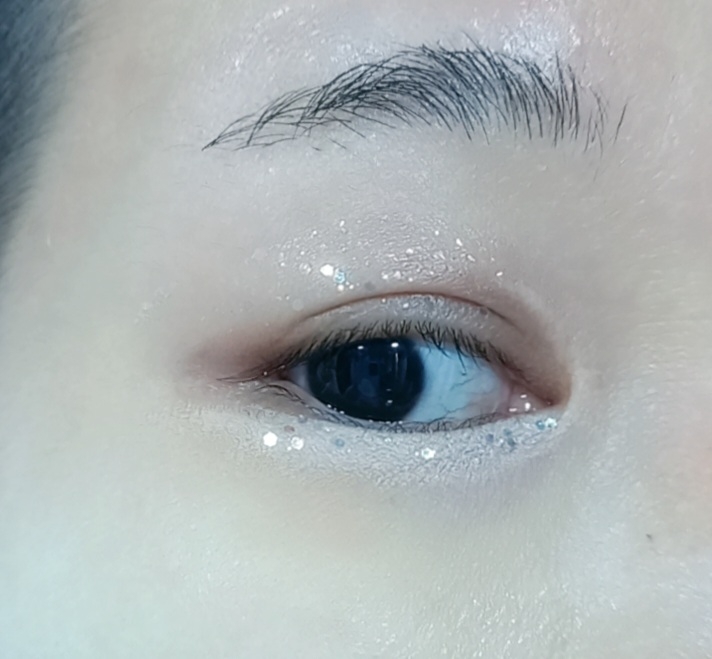 눈 발색