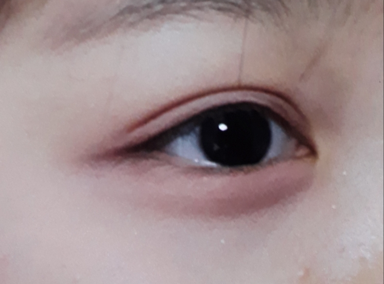 눈 발색
