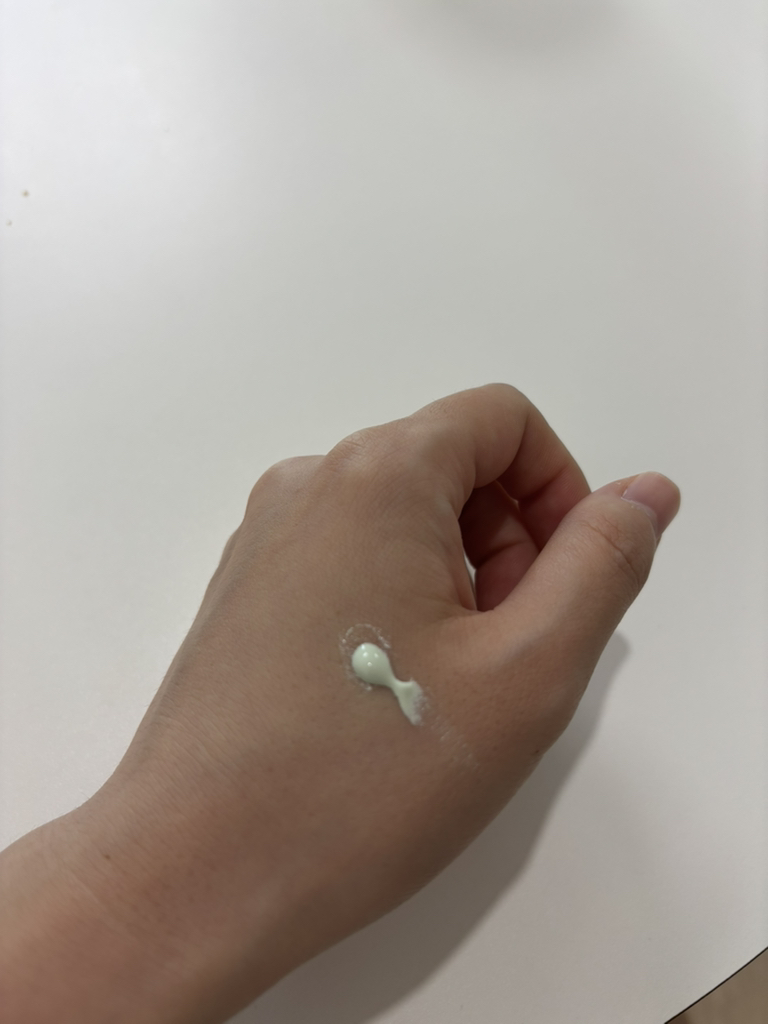 유이크 (UIQ) 바이옴 레미디 톤업 선크림 [SPF50+/PA++++] [그린] review image