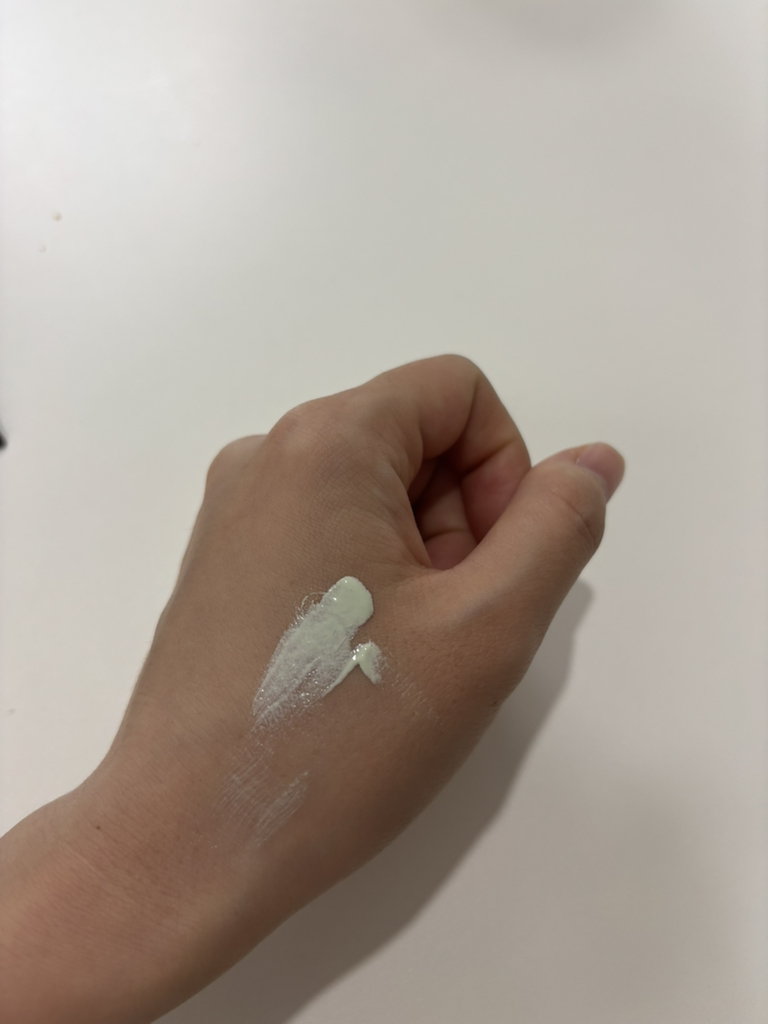 유이크 (UIQ) 바이옴 레미디 톤업 선크림 [SPF50+/PA++++] [그린] review image