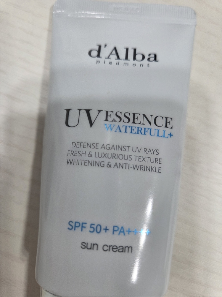 달바 (d'Alba) 워터풀 선크림 [SPF50+/PA++++] [에센스] review image