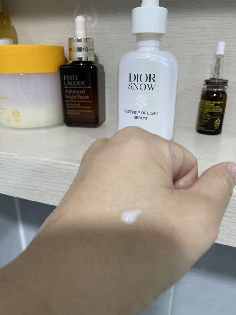Dior Snow Essence of Light Serum Reviews | Hwahae