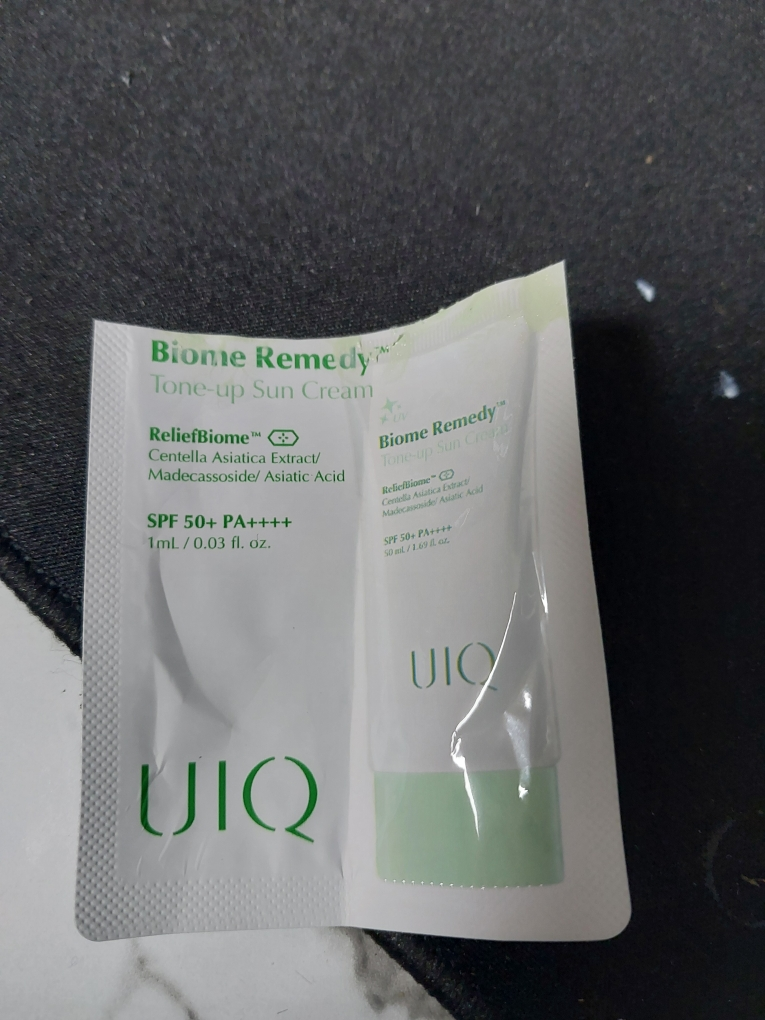 유이크 (UIQ) 바이옴 레미디 톤업 선크림 [SPF50+/PA++++] [그린] review image