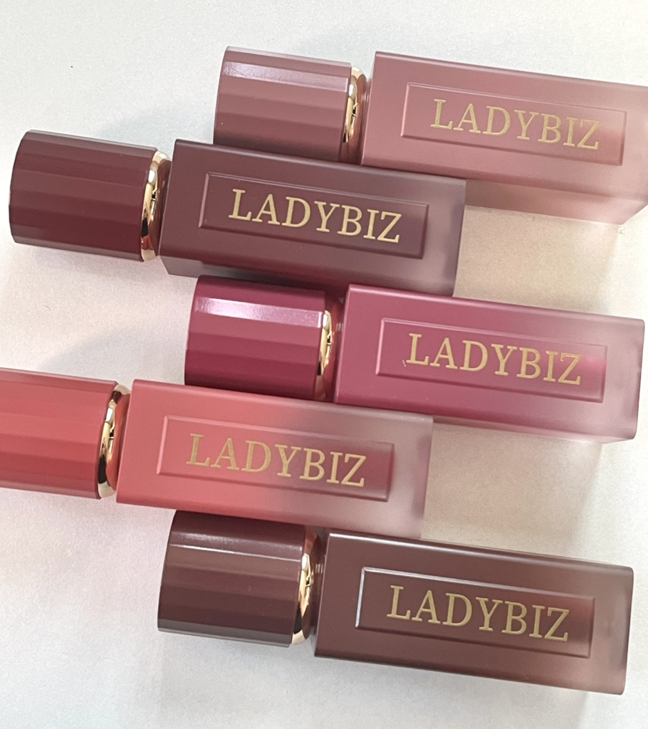 레이디비즈 (LADYBIZ) 글로시 립틴트 [01 더스티베이지] review image