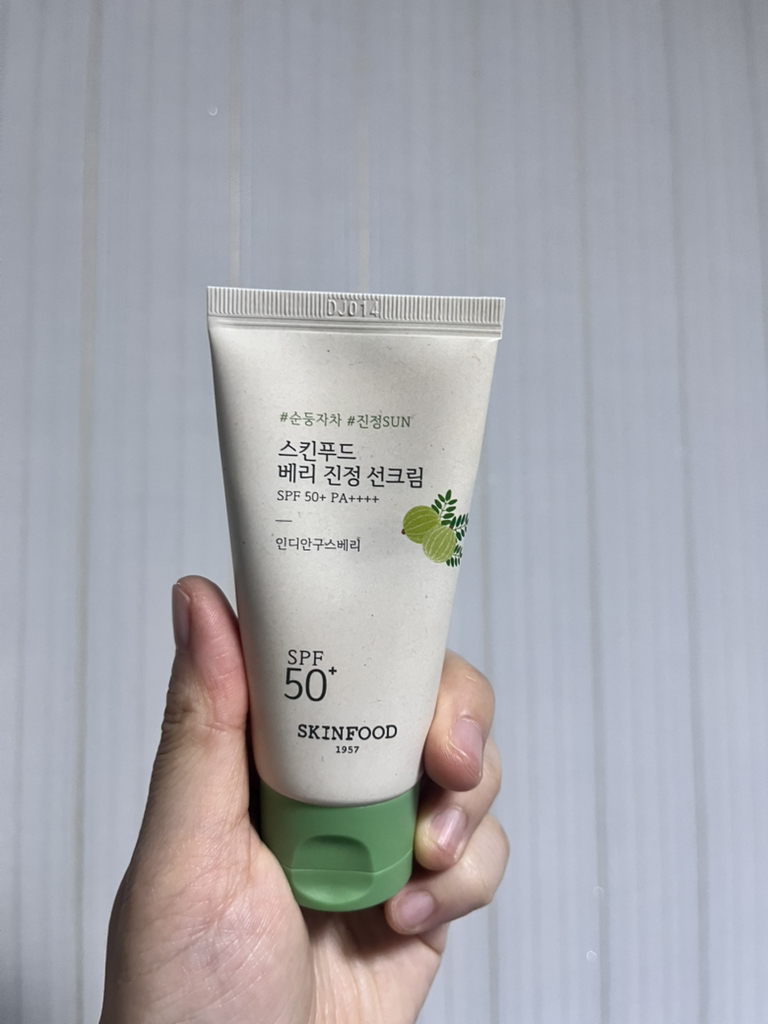 스킨푸드 (SKINFOOD) 베리 선크림 [SPF50+/PA++++] [진정] review image