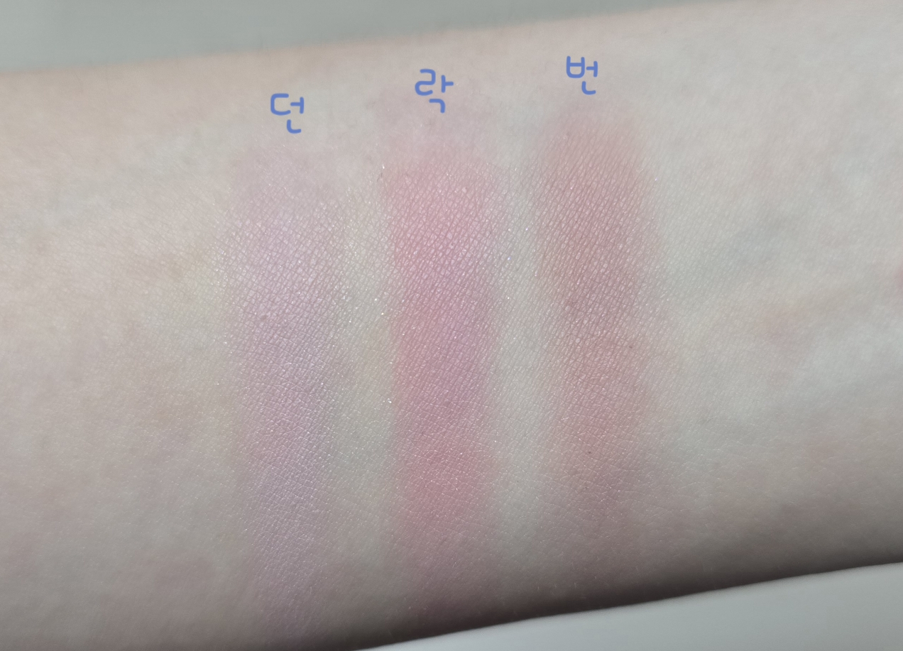 TOWSLASHFOUR ALL OVER FACE BLUSH [DAWN PINK] review image