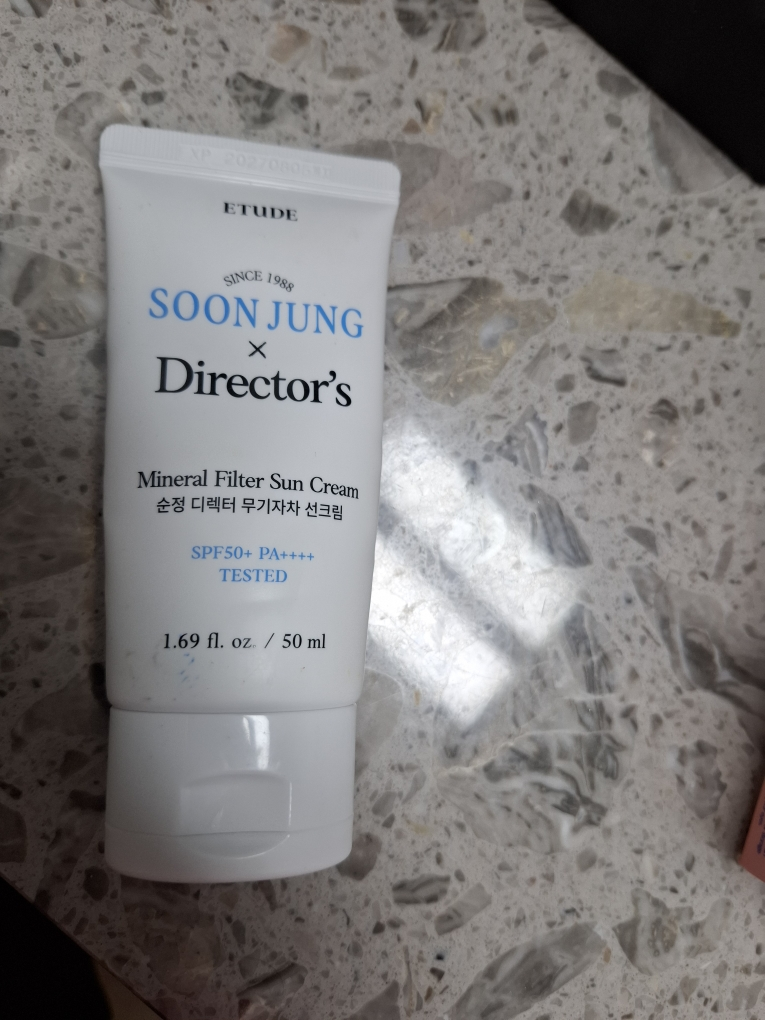 에뛰드 (ETUDE) 순정 디렉터 무기자차 선크림 [SPF50+/PA++++] review image