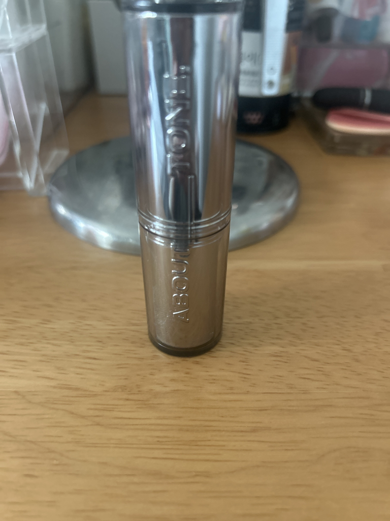 关于音调 模糊持久唇膏底霜 common.review image