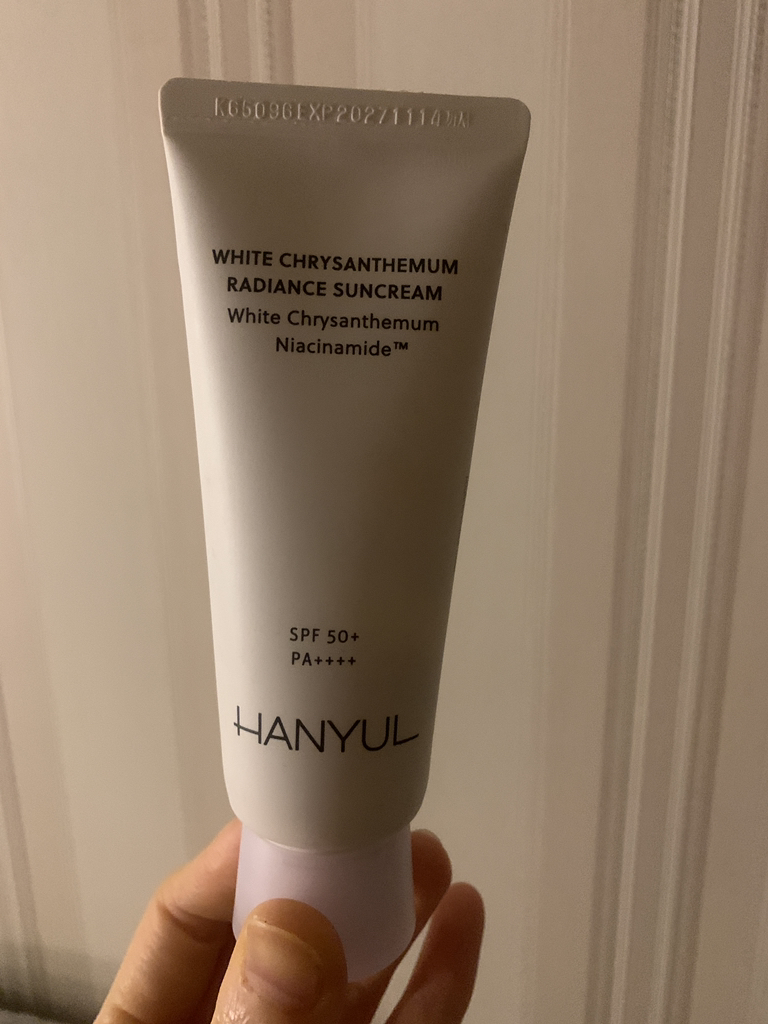 한율 (HANYUL) 흰감국 광채 선크림 [SPF50+/PA++++] review image