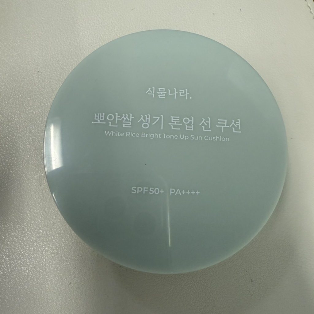 식물나라 (SHINGMULNARA) 뽀얀쌀 생기 톤업 선쿠션 [SPF50+/PA++++] [04 산뜻그린] review image