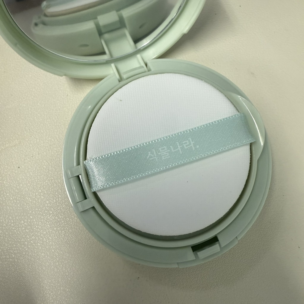식물나라 (SHINGMULNARA) 뽀얀쌀 생기 톤업 선쿠션 [SPF50+/PA++++] [04 산뜻그린] review image
