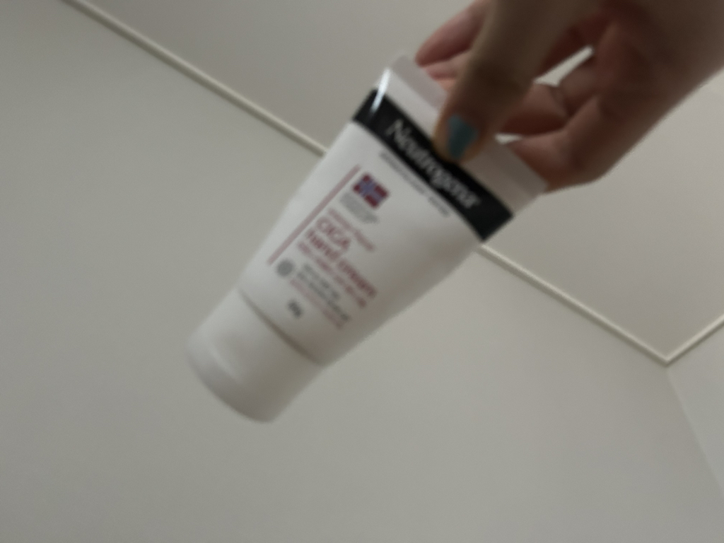 Neutrogena Intense Repair CICA hand cream review image