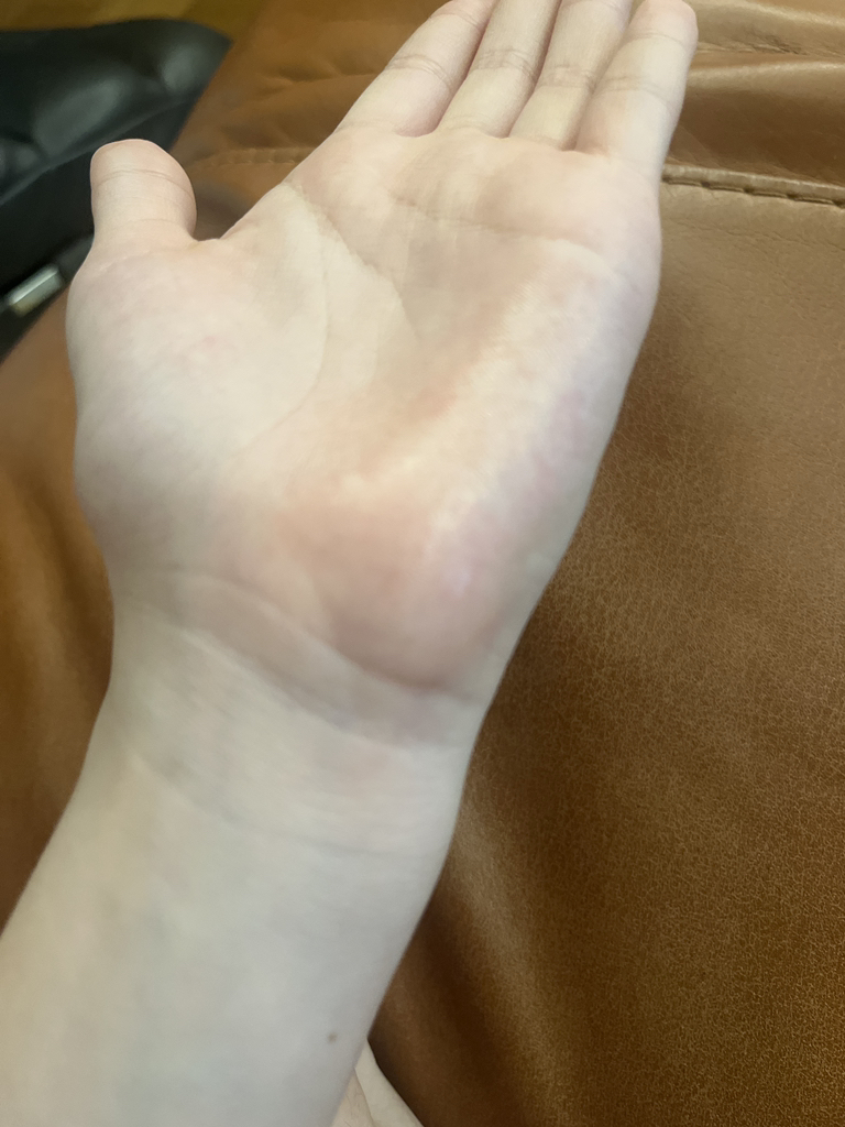 润唇膏 [粉红葡萄柚]的真实用户使用照片