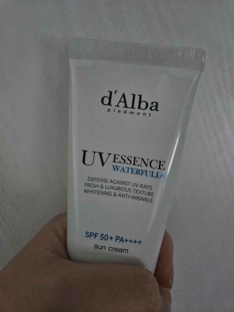 달바 (d'Alba) 워터풀 선크림 [SPF50+/PA++++] [에센스] review image