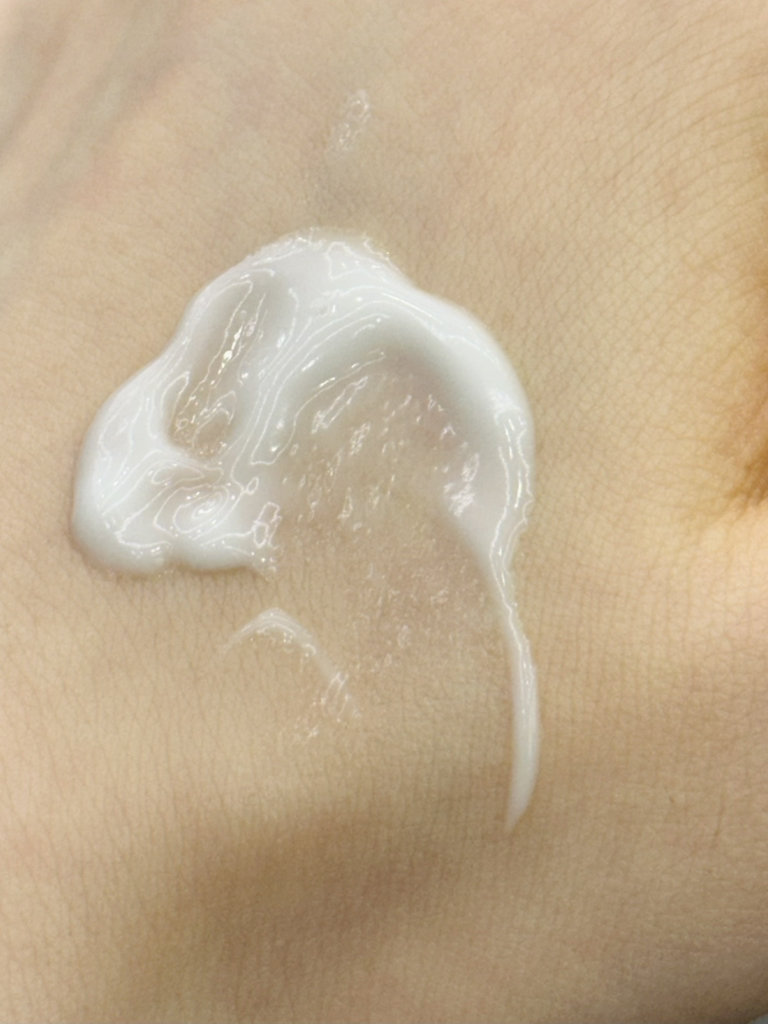 이니스프리 (INNISFREE) 그린티 히알루론산 진정수분 선세럼 [SPF50+/PA++++] review image