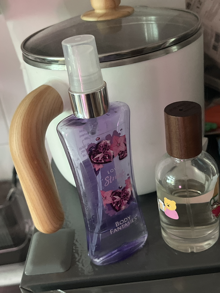 BODYFANTASIES LOVE Struck FRAGRANCE BODY SPRAY POUR LE CORPS review image
