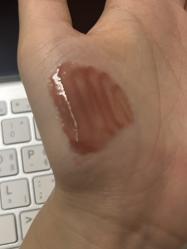 玻璃色泽唇彩 [06 深海]的真实用户使用照片