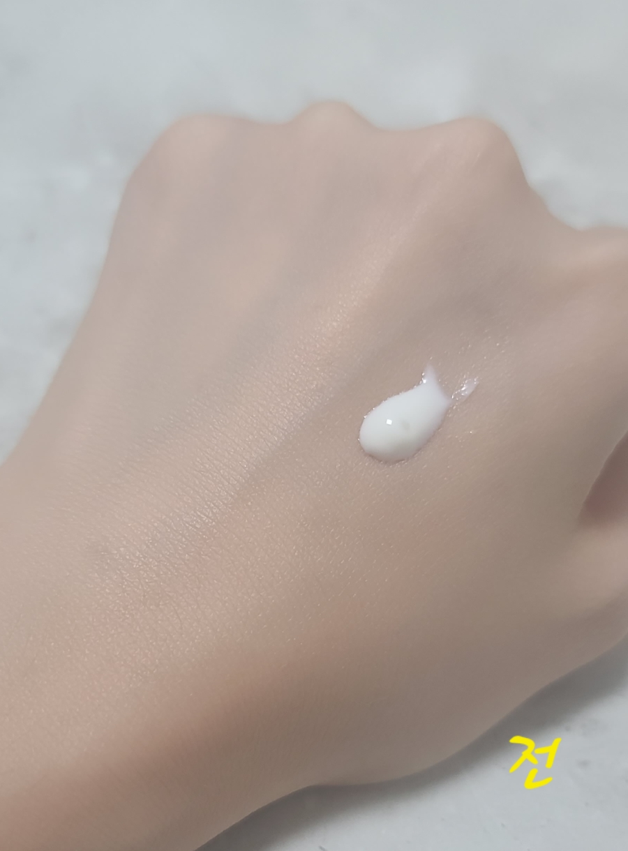 全方位安全防晒霜 [SPF50+/PA++++] [水润]的真实用户使用照片