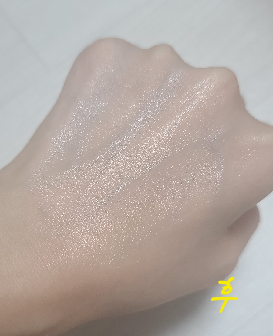 全方位安全防晒霜 [SPF50+/PA++++] [水润]的真实用户使用照片