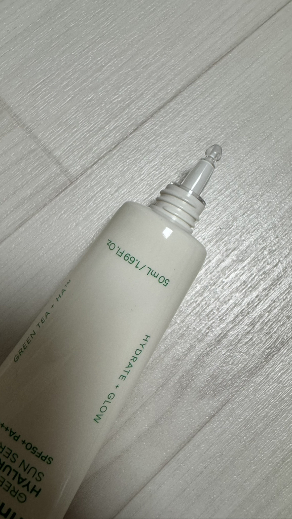 이니스프리 (INNISFREE) 그린티 히알루론산 진정수분 선세럼 [SPF50+/PA++++] review image