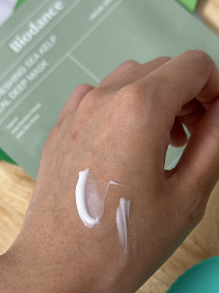 이니스프리 (INNISFREE) 그린티 히알루론산 진정수분 선세럼 [SPF50+/PA++++] review image
