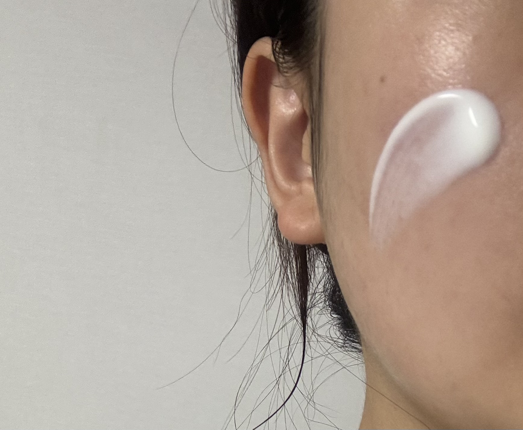 이니스프리 (INNISFREE) 그린티 히알루론산 진정수분 선세럼 [SPF50+/PA++++] review image