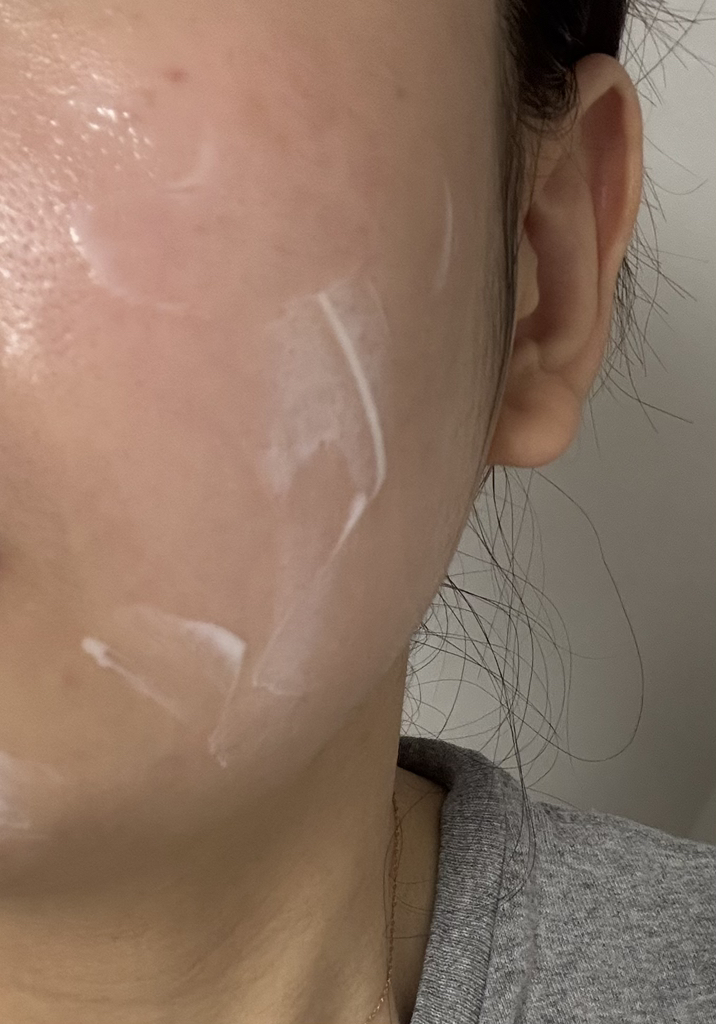 이니스프리 (INNISFREE) 그린티 히알루론산 진정수분 선세럼 [SPF50+/PA++++] review image