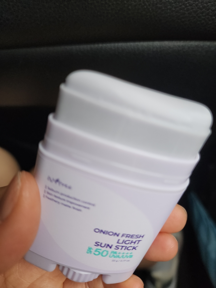 이즈앤트리 (IsNtree) 어니언 프레쉬 라이트 선 스틱 [SPF50+/PA++++] review image