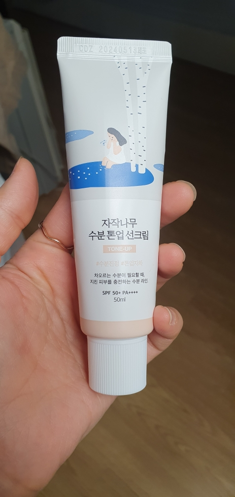 라운드랩 (ROUNDLAB) 자작나무 수분 톤업 선크림 [SPF50+/PA++++] review image