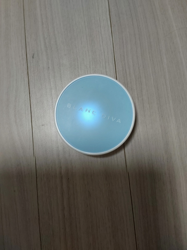 水丝绒气垫粉底[SPF50+/PA+++][21号 香草]的真实用户使用照片