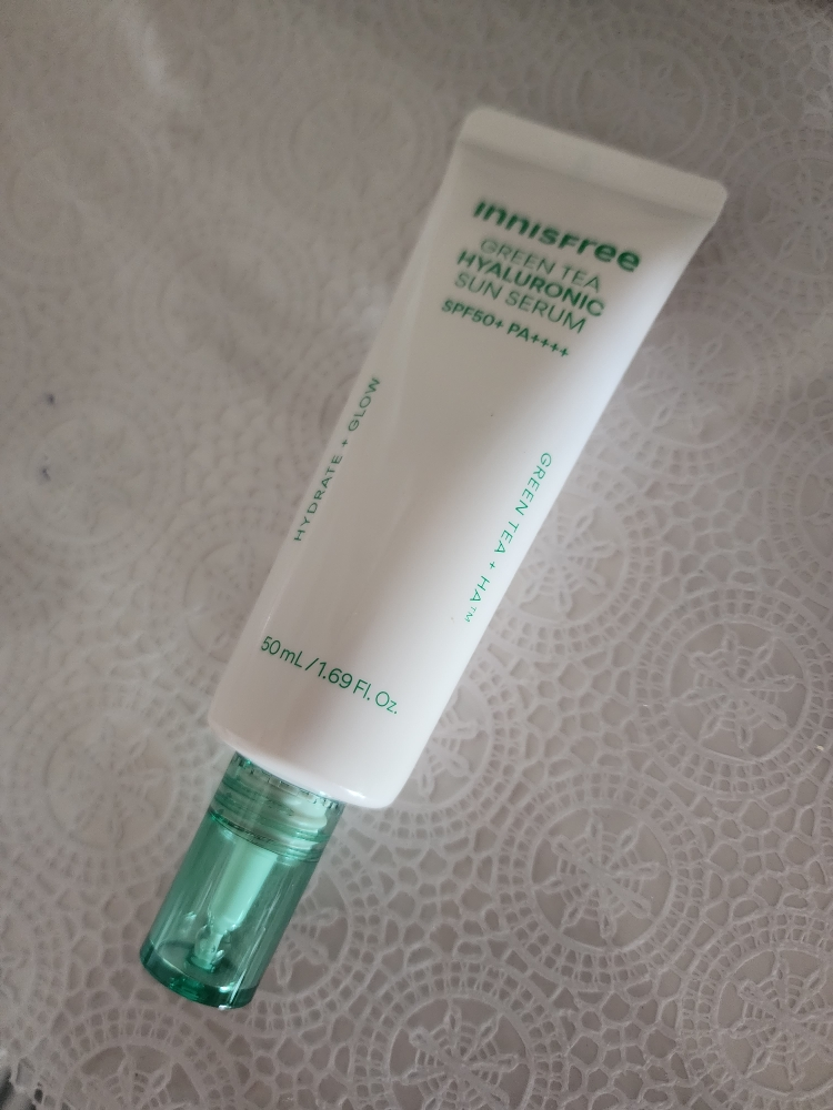INNISFREE GREEN TEA HYALURONIC MOIST SUN SERUM [SPF50+/PA++++] review image