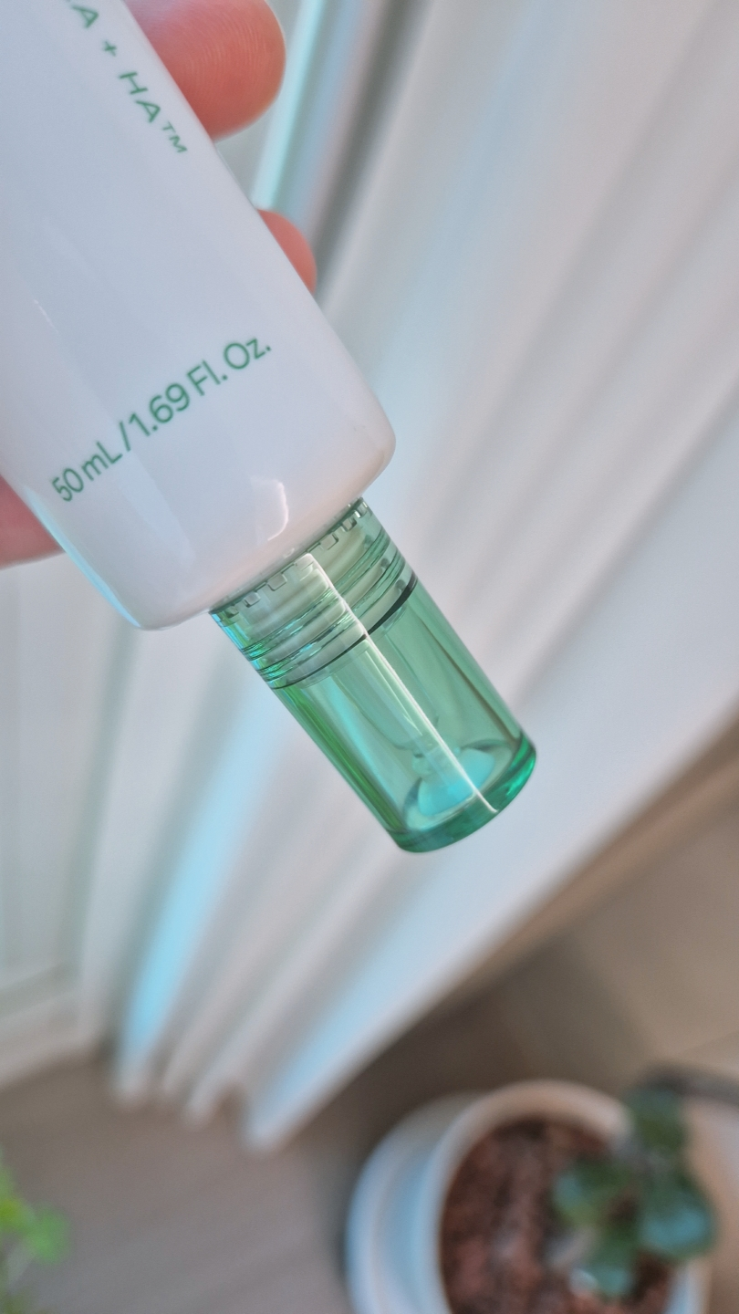 이니스프리 (INNISFREE) 그린티 히알루론산 진정수분 선세럼 [SPF50+/PA++++] review image