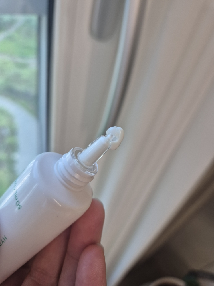 이니스프리 (INNISFREE) 그린티 히알루론산 진정수분 선세럼 [SPF50+/PA++++] review image