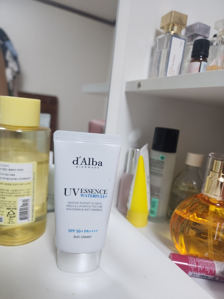 달바 (d'Alba) 워터풀 선크림 [SPF50+/PA++++] [에센스] review image