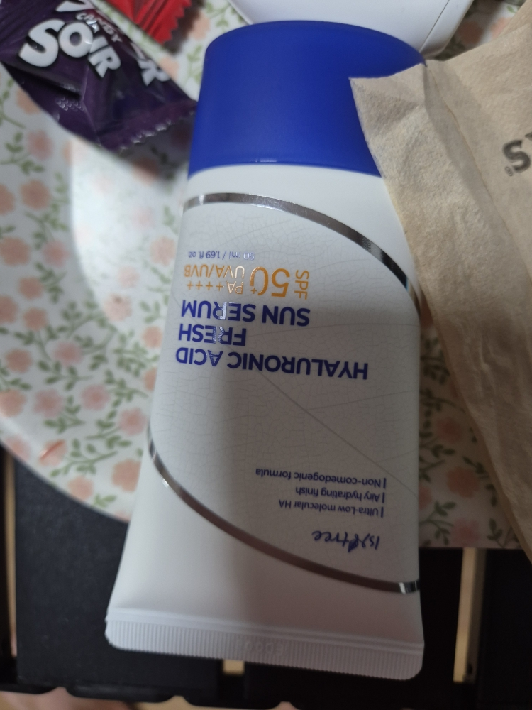 이즈앤트리 (IsNtree) 히알루론산 프레쉬 선 세럼 [SPF50+/PA++++] review image