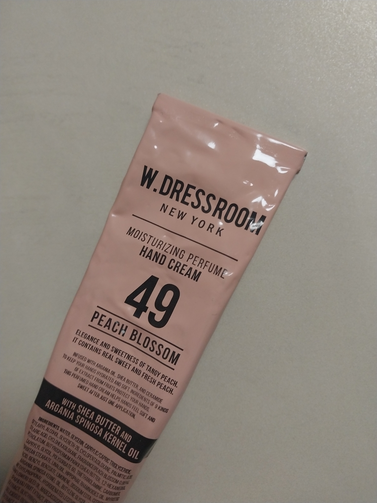 더블유드레스룸 (W.DRESSROOM) 퍼퓸 핸드크림 [No.49 피치블러썸] review image
