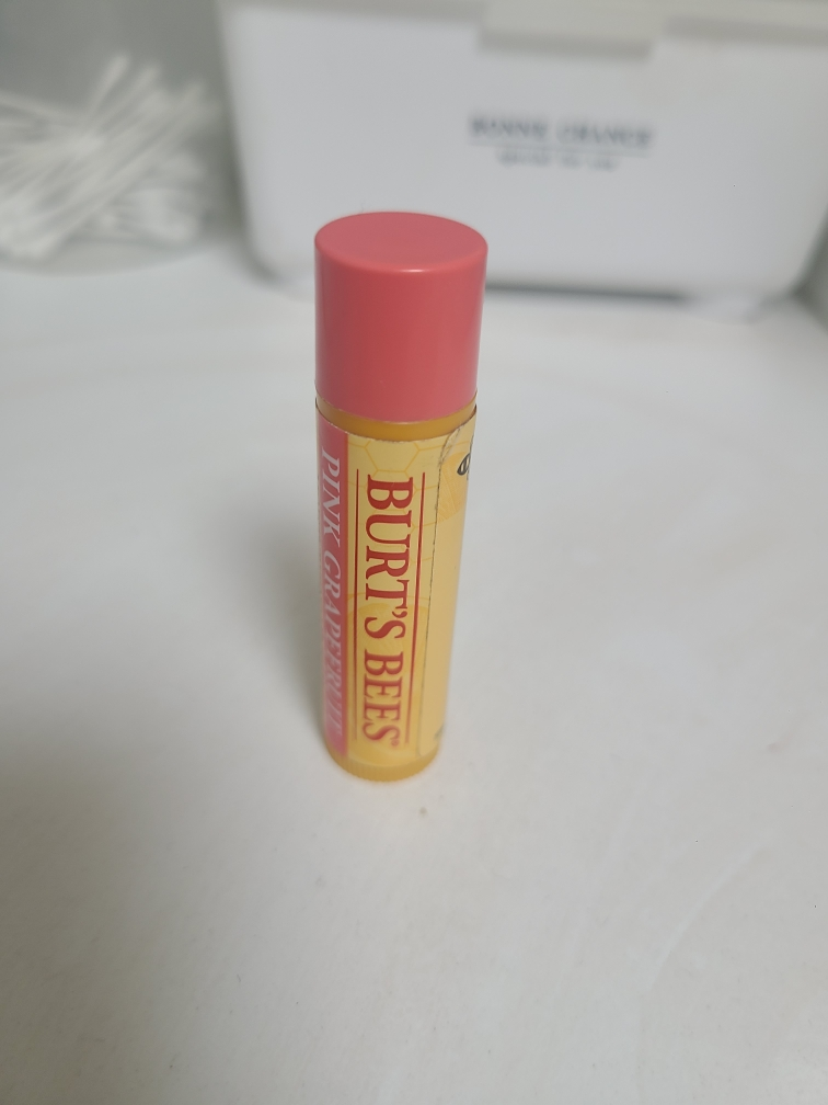 润唇膏 [粉红葡萄柚]的真实用户使用照片