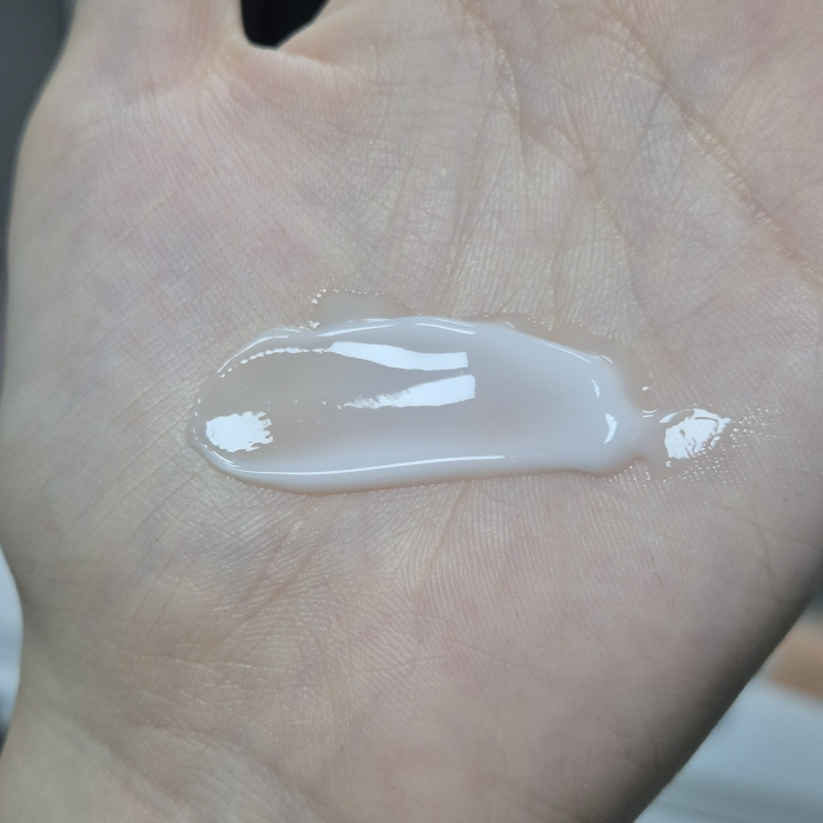 UNOVE Volume Up Curling Essence review image