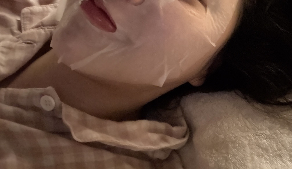 粉红色胶原蛋白安瓿面膜的真实用户使用照片