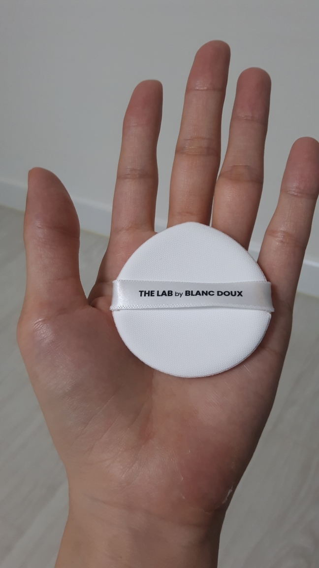 더랩바이블랑두 (THELABbyblancdoux) 올리고 히알루론산 헬씨 크림 쿠션 [SPF50+/PA++++] [03 딥베이지] review image