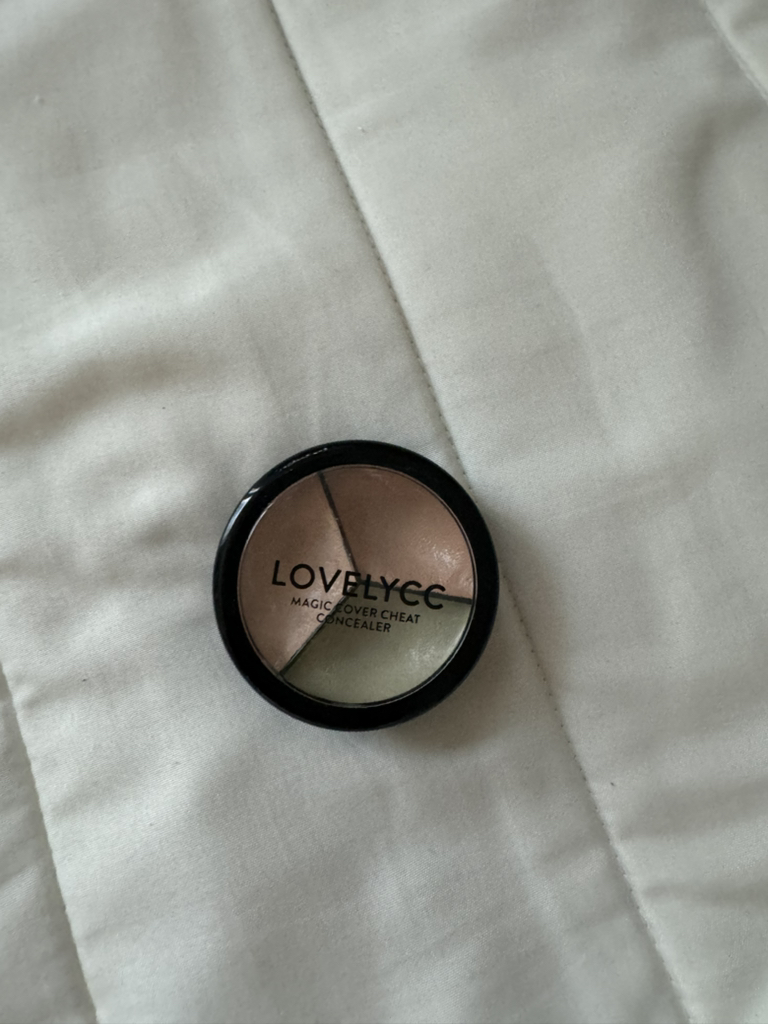 러블리씨씨 (LOVELYCC) 매직 커버 치트 컨실러 [2호 다크서클보정] review image