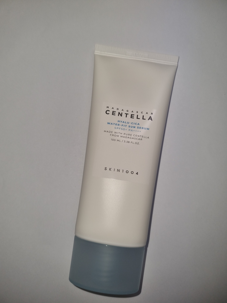 스킨1004 (SKIN1004) 마다가스카르 센텔라 히알루-시카 워터핏 선 세럼 [SPF50+/PA++++] review image