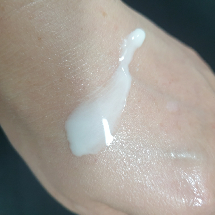 Real user review photo of Day & Blue UV Sun Mist [SPF50+/PA++++]