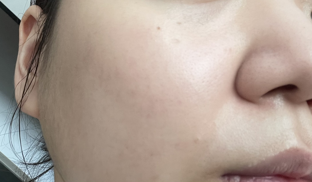 이니스프리 (INNISFREE) 그린티 히알루론산 진정수분 선세럼 [SPF50+/PA++++] review image