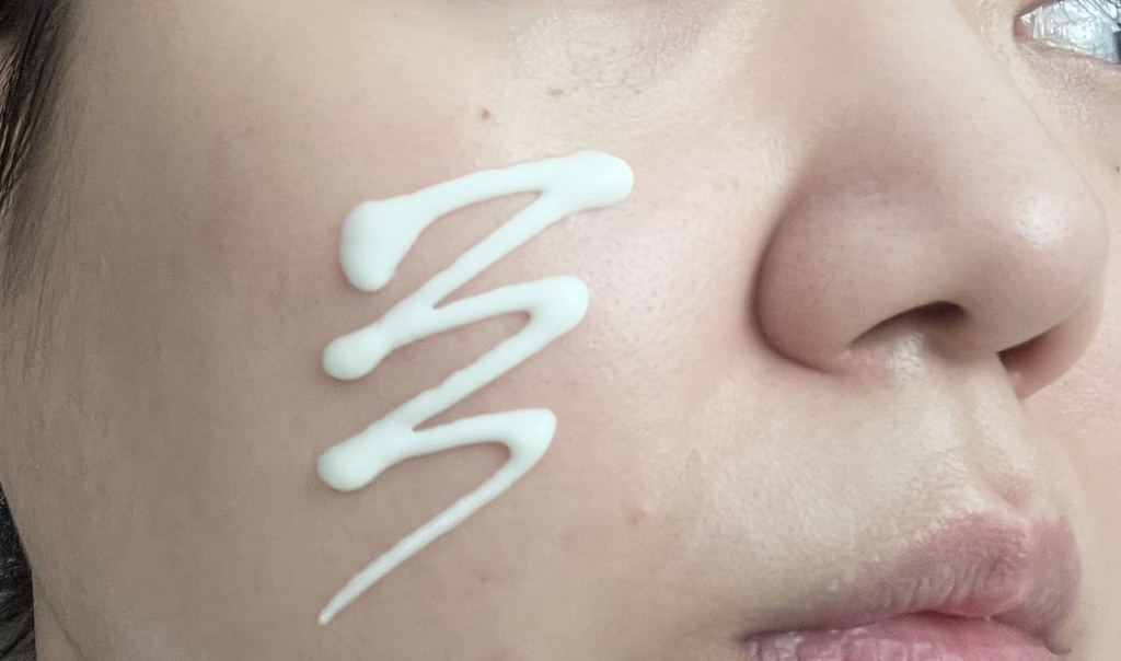 이니스프리 (INNISFREE) 그린티 히알루론산 진정수분 선세럼 [SPF50+/PA++++] review image