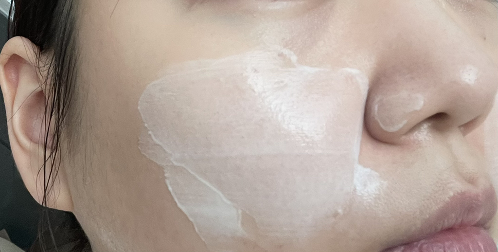이니스프리 (INNISFREE) 그린티 히알루론산 진정수분 선세럼 [SPF50+/PA++++] review image
