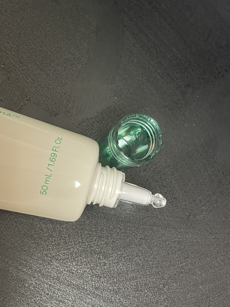 이니스프리 (INNISFREE) 그린티 히알루론산 진정수분 선세럼 [SPF50+/PA++++] review image
