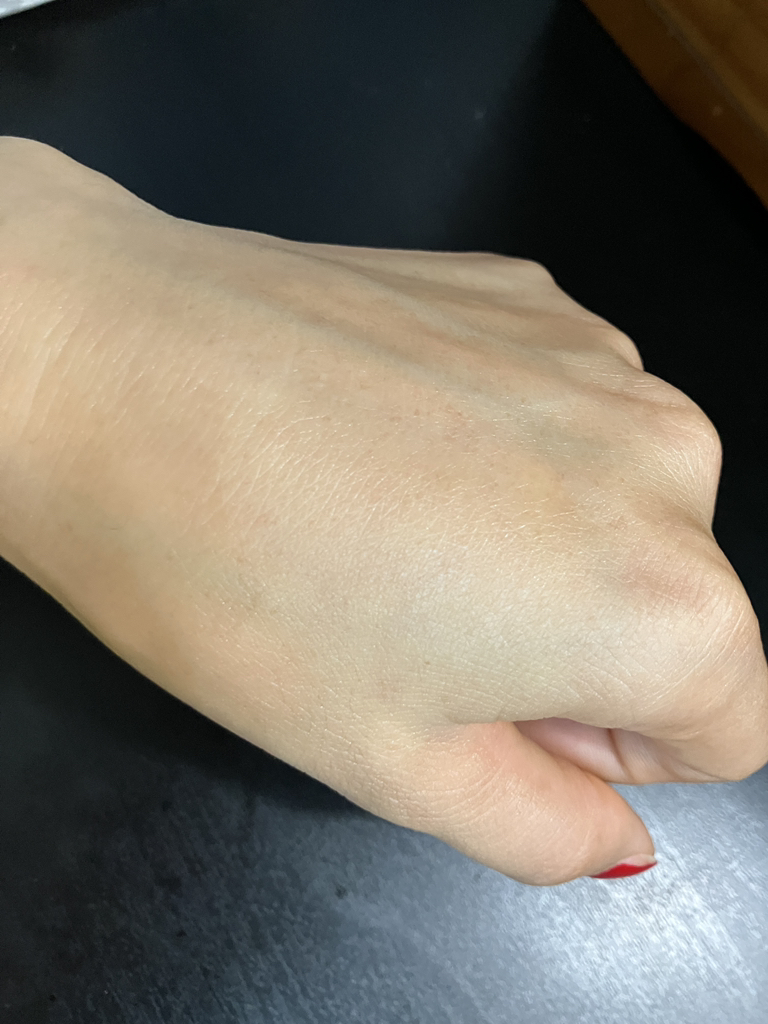 이니스프리 (INNISFREE) 그린티 히알루론산 진정수분 선세럼 [SPF50+/PA++++] review image